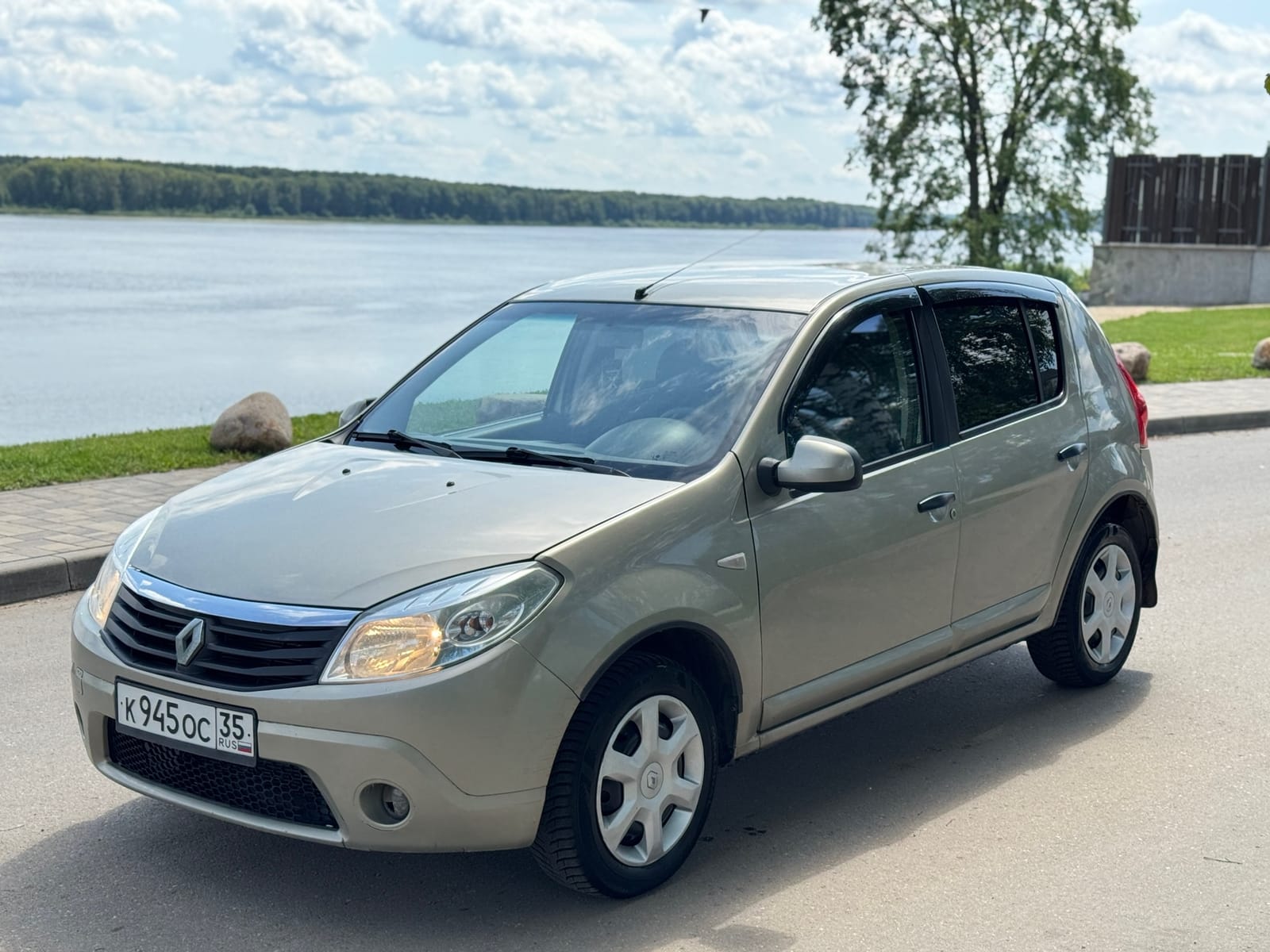 Renault Sandero 2011